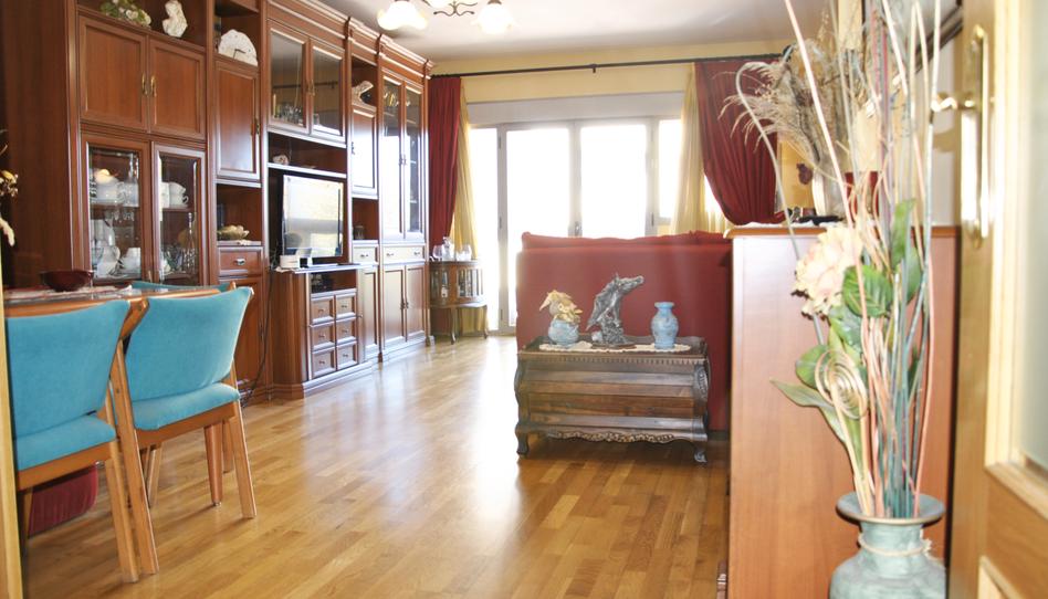 Foto 1 de Pis en venda a Plaza Pintor Jose Morales Pascual, Miralvalle - Av. Virgen del Puerto - La Data, Cáceres