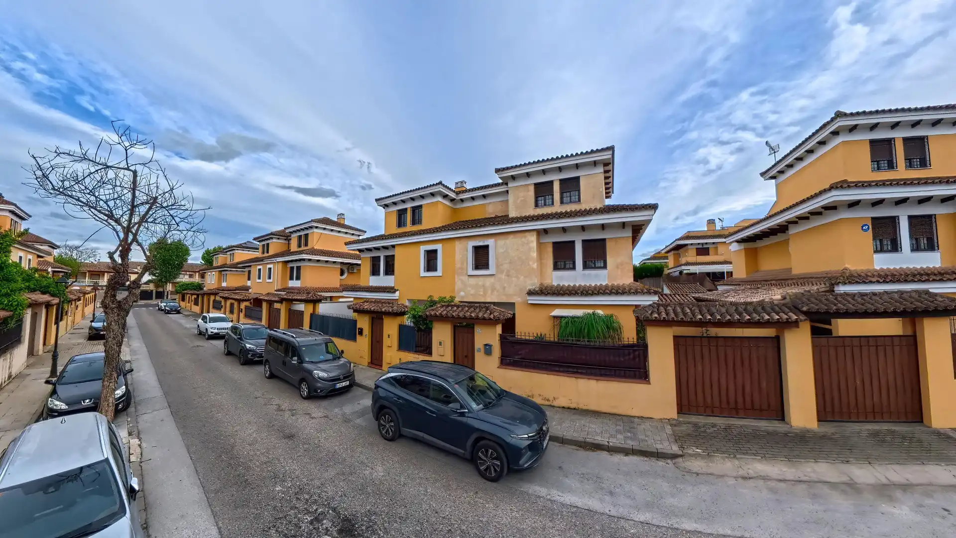 Vista exterior de Casa adosada en venda en Espartinas amb Jardí privat, Terrassa i Piscina comunitària