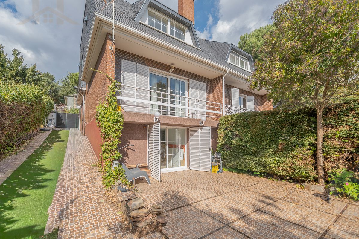 Vista exterior de Casa adosada en venta en Collado Mediano con Jardín privado y Trastero