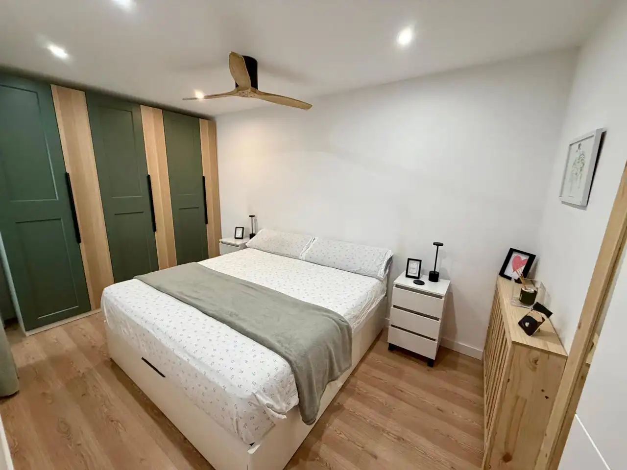 Bedroom of Attic for sale in Barcelona  with Air Conditioner, Heating and Parquet flooring