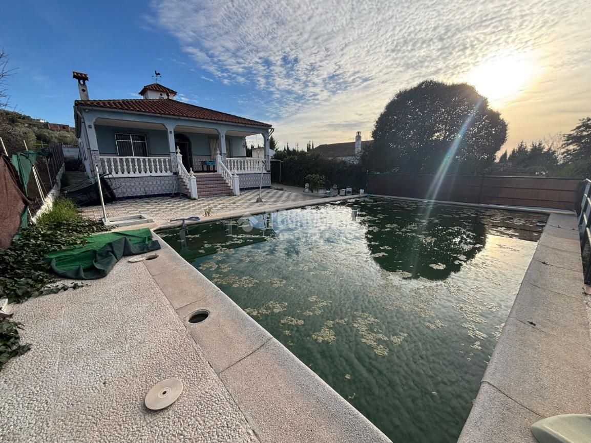Piscina de Finca rústica en venda en Lucena amb Aire condicionat