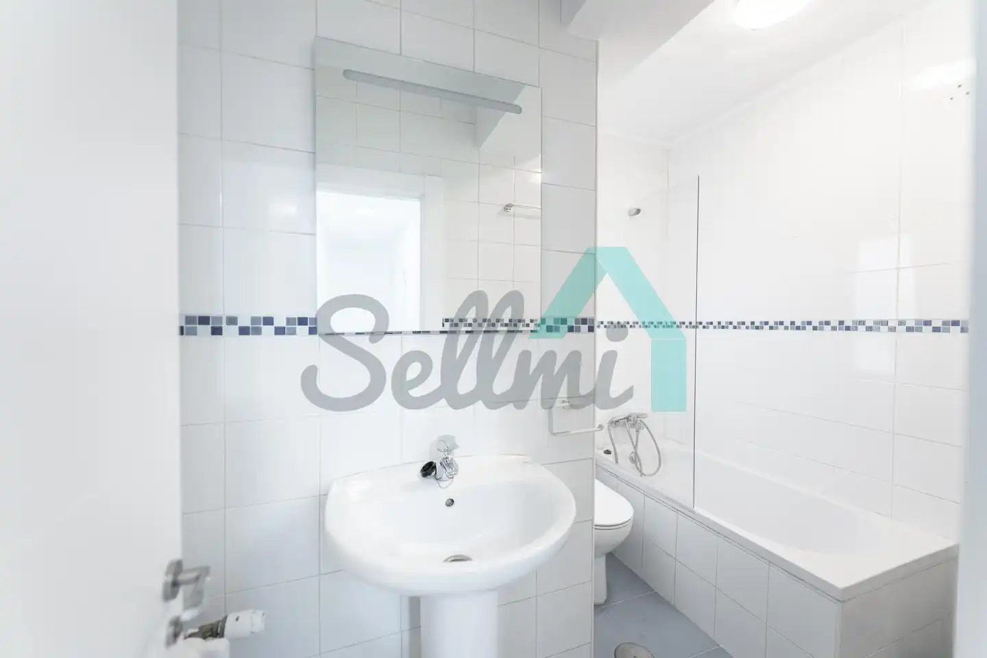 Bathroom of Flat for rent in Oviedo   with Heating, Parquet flooring and Furnished
