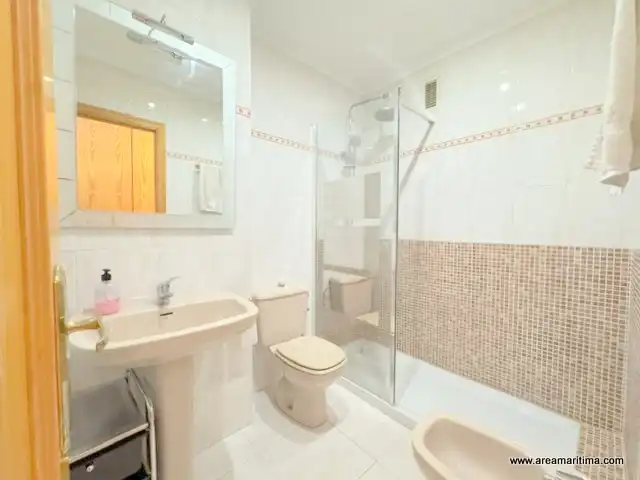 Bathroom of Flat for rent in Paterna  with Air Conditioner, Furnished and Balcony