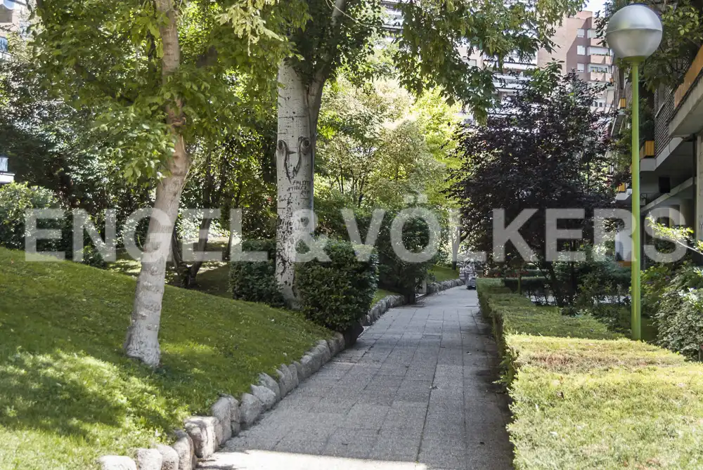 Vista exterior de Casa o chalet en venta en Madrid con Calefacción y Jardín privado