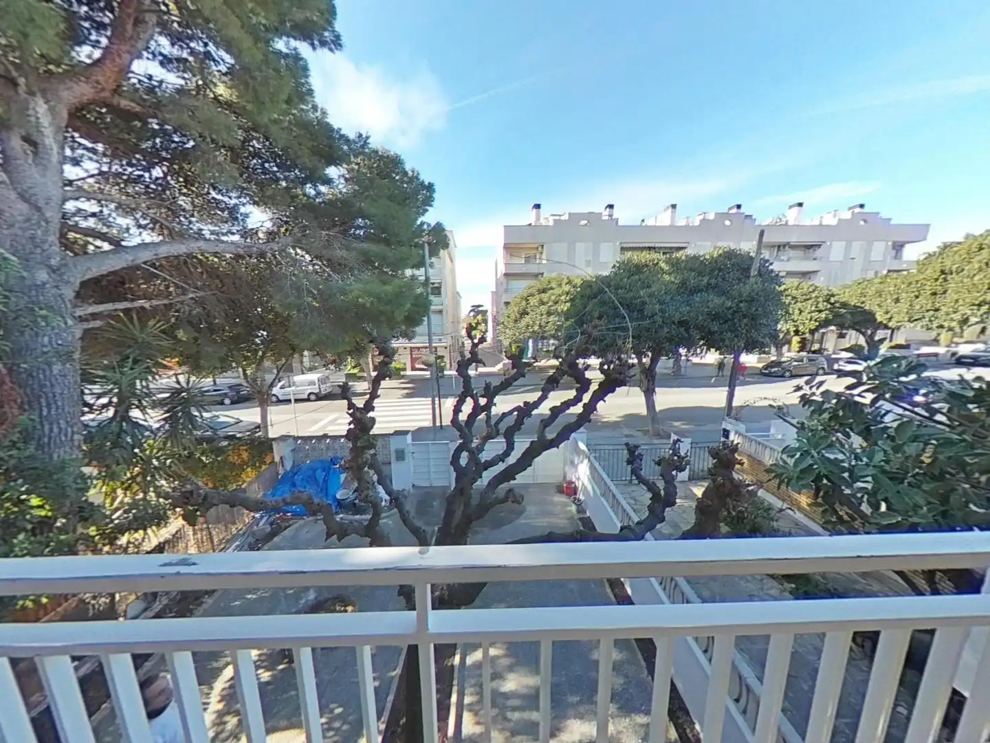 Außenansicht von Einfamilien-Reihenhaus zum Verkauf in El Vendrell mit Privatgarten und Parkett