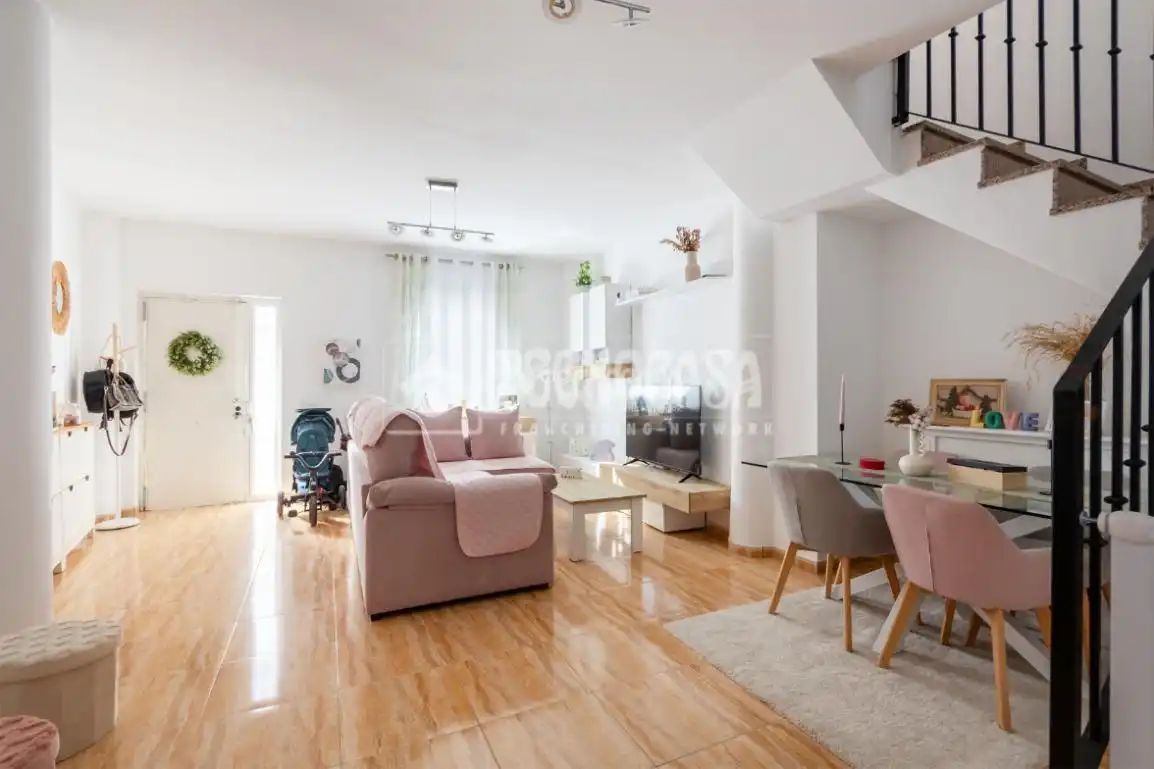 Sala de estar de Casa adosada en venta en Vélez-Málaga con Terraza