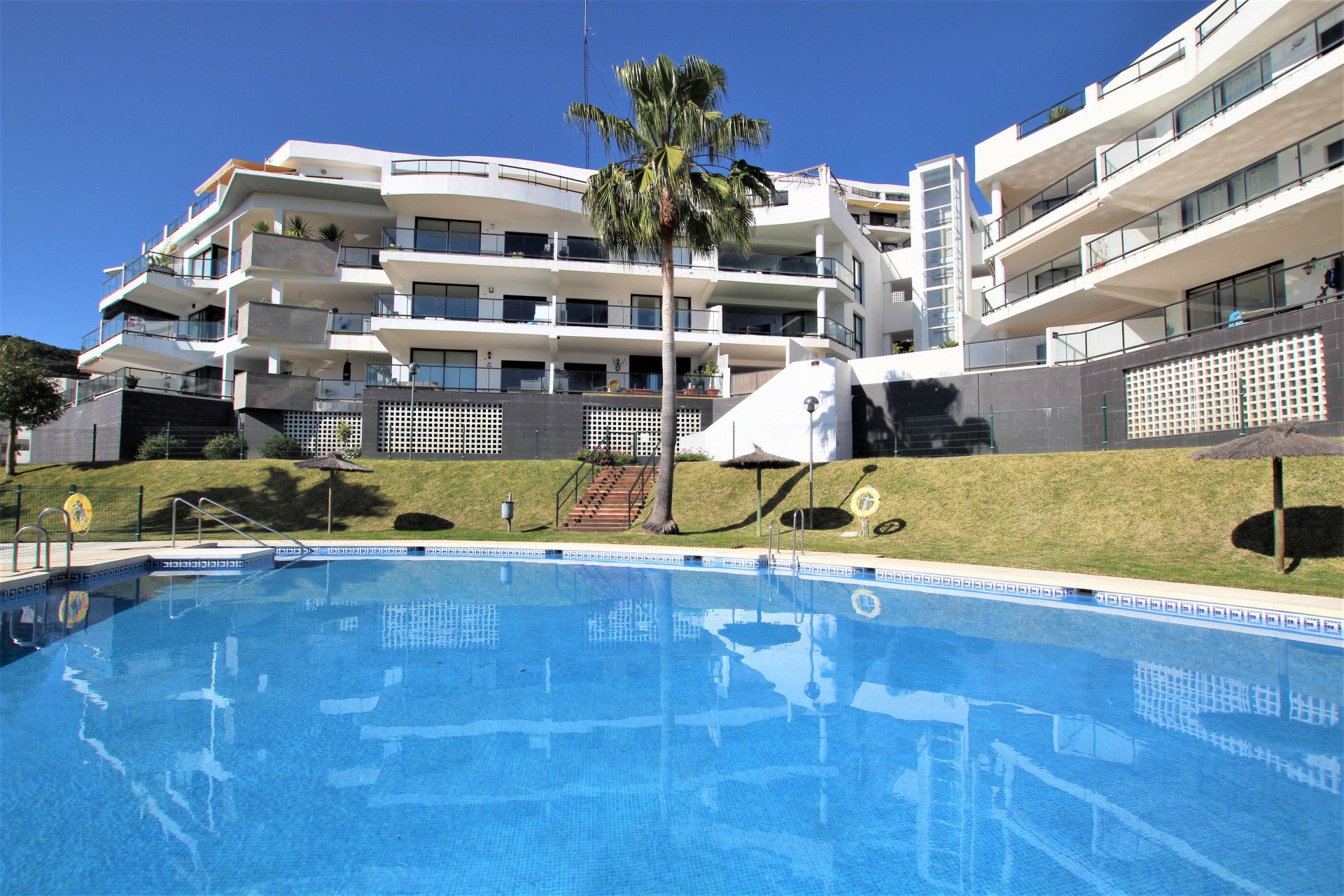 Piscina de Apartament en venda en Mijas amb Aire condicionat, Terrassa i Piscina