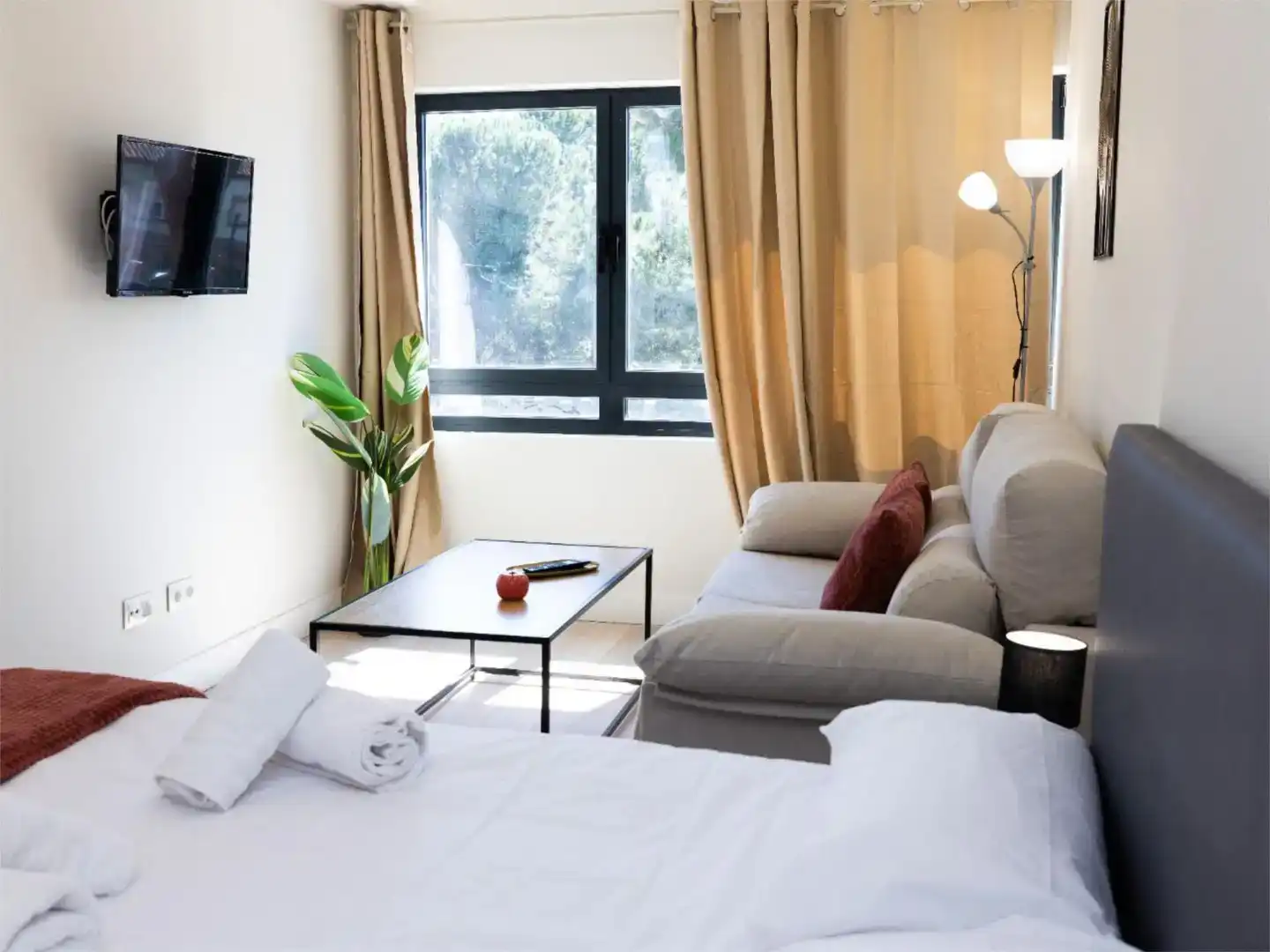 Habitación de Apartamento de alquiler en Madrid con Aire acondicionado y Amueblado