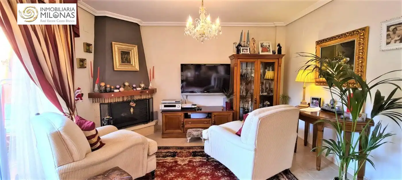 Sala d'estar de Casa o xalet en venda en L'Alfàs del Pi amb Aire condicionat, Calefacció i Jardí privat