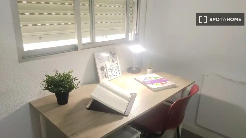 Piso de alquiler en Burjassot con Aire acondicionado, Calefacción y Amueblado