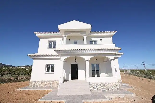 Villa mit Pool zum Verkauf in El Pinós / Pinoso