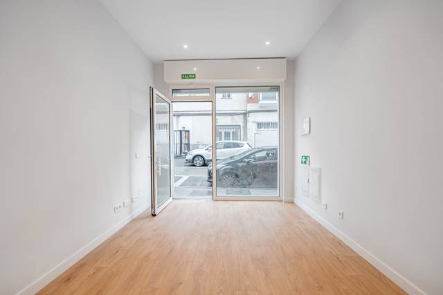 Local comercial en Venta en Calle de Ferroviarios en Almendrales