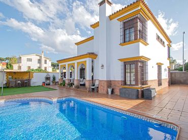 Xalet amb piscina en venda a Oromana