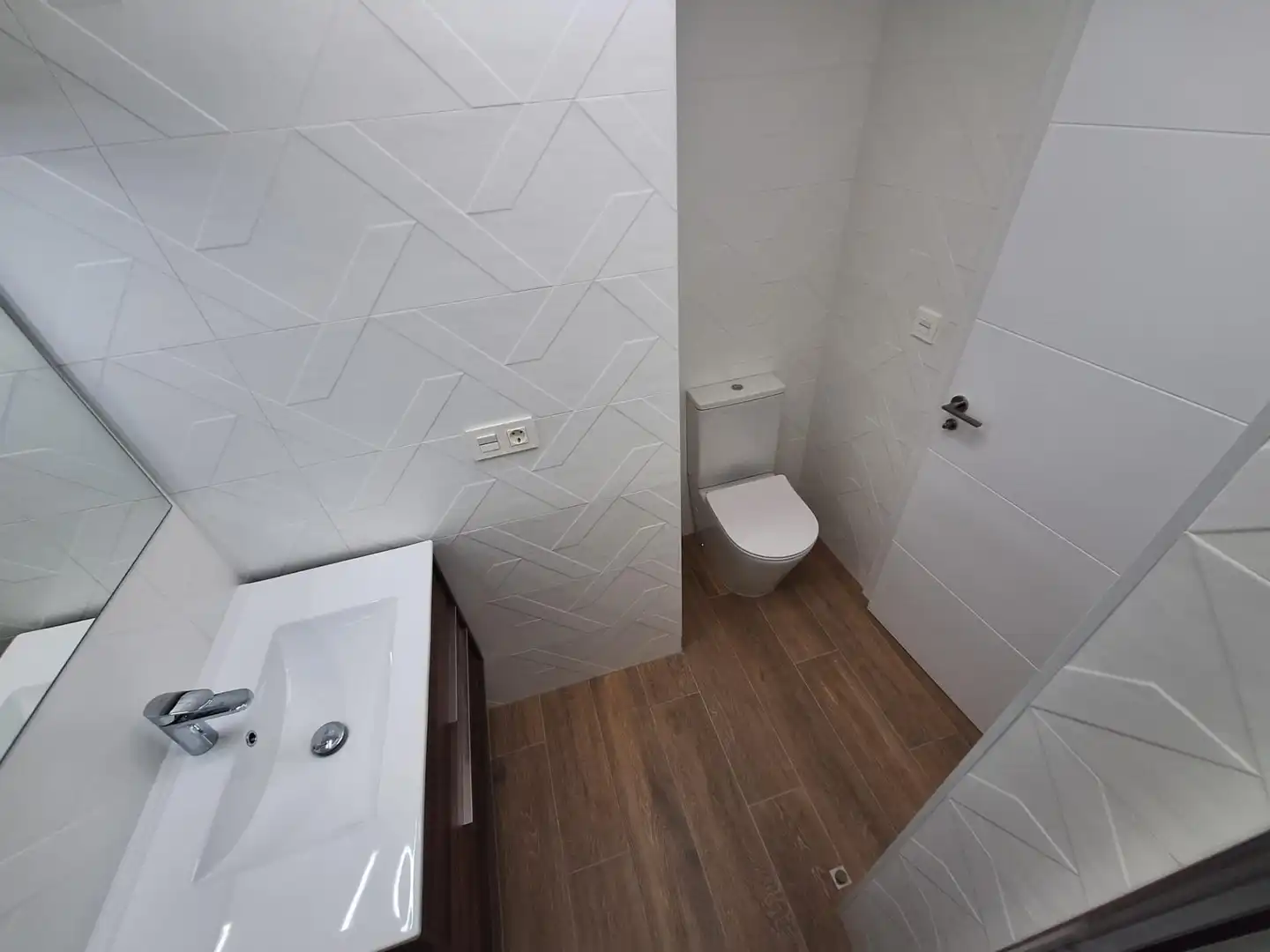 Baño de Apartamento de alquiler en Torrevieja con Aire acondicionado, Calefacción y Amueblado