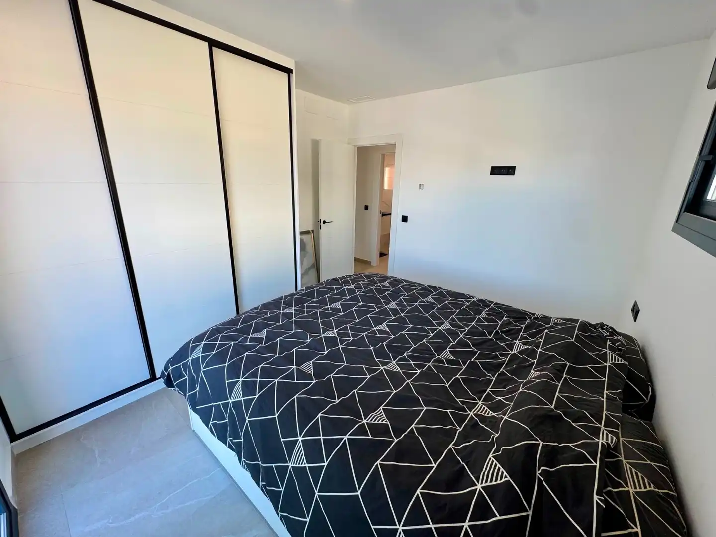 Casa aparellada amb piscina en venda a Calle Manuel de Falla 13, imagen 6