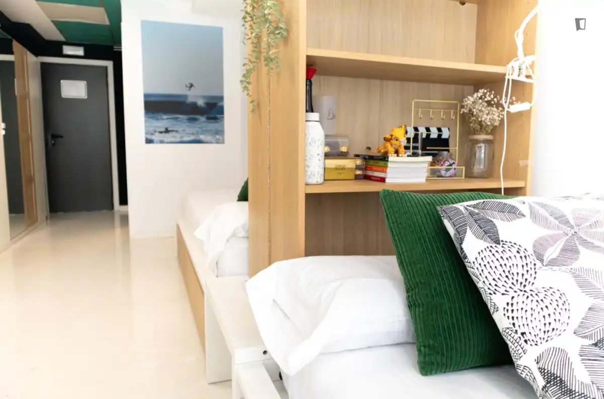 Habitación de Piso para compartir en Madrid con Aire acondicionado, Calefacción y Amueblado