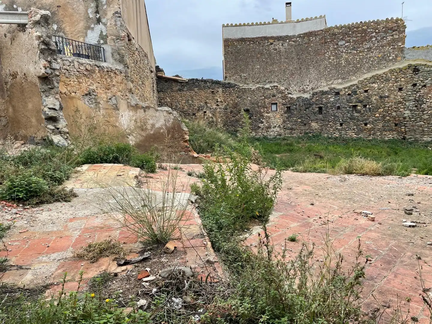 Terreny residencial en venda a Garriguella, imagen 2