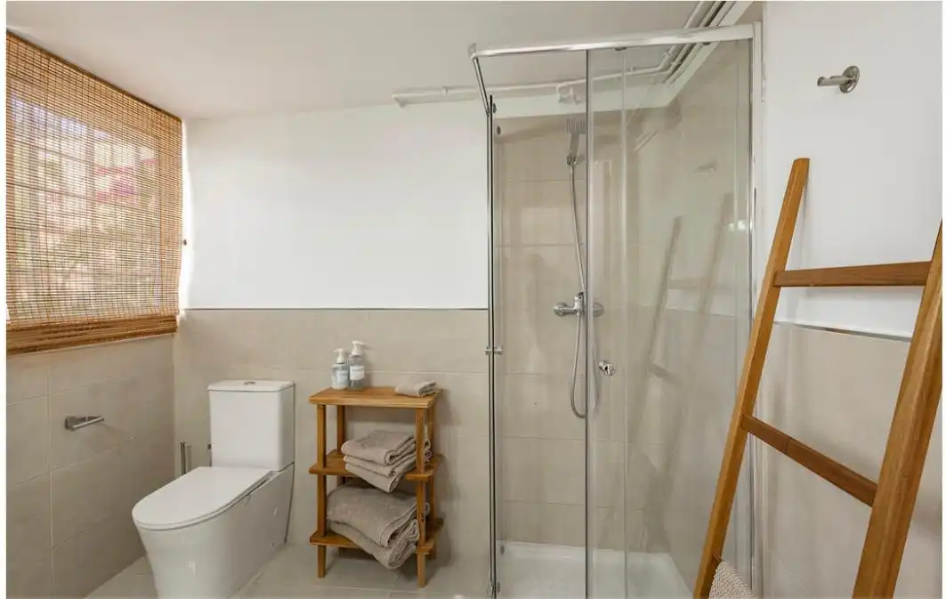 Bany de Casa o xalet en venda en Gavà amb Aire condicionat, Calefacció i Jardí privat