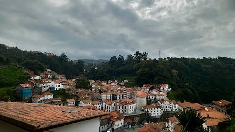 Foto 4 de Casa adosada en venda a Calle Cimadevilla, 18, Cudillero, Asturias