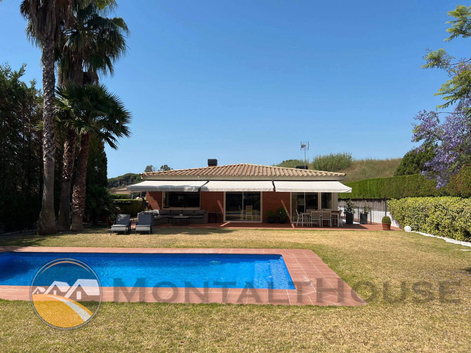 Vista exterior de Casa o xalet en venda en Sant Vicenç de Montalt amb Aire condicionat, Calefacció i Jardí privat