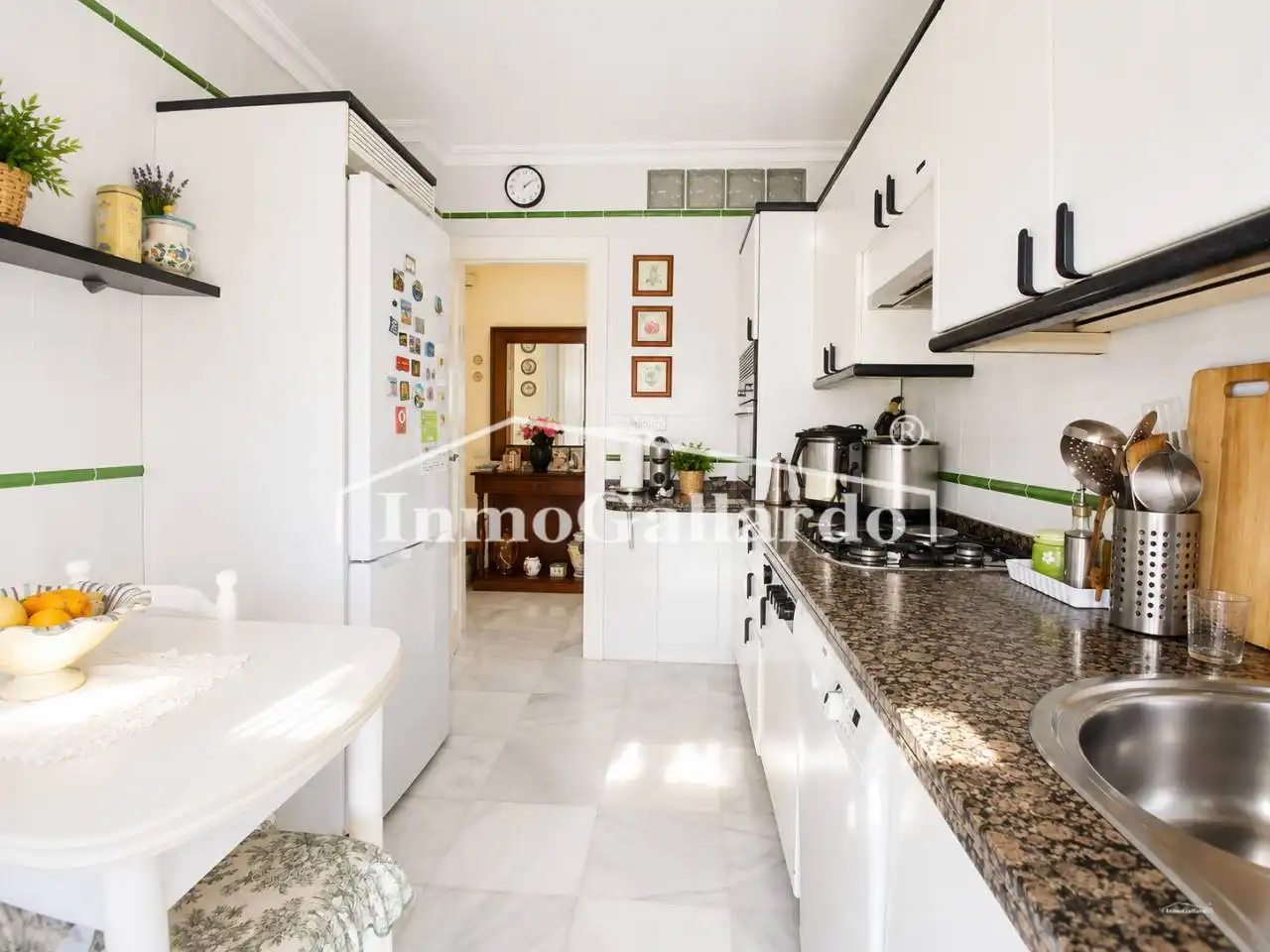 Cocina de Casa adosada en venta en Málaga con Aire acondicionado, Terraza y Piscina comunitaria