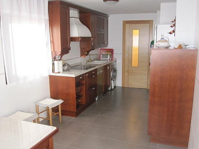 Kitchen of Flat for sale in Peñaranda de Bracamonte  with Terrace, Storage room and Swimming Pool