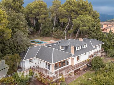 Villa con piscina in vendita a Sant Feliu de Codines