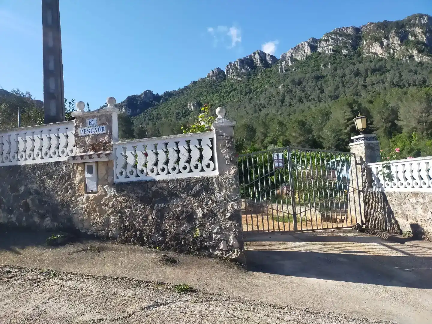 Vista exterior de Finca rústica en venda en Simat de la Valldigna amb Aire condicionat, Piscina i Balcó