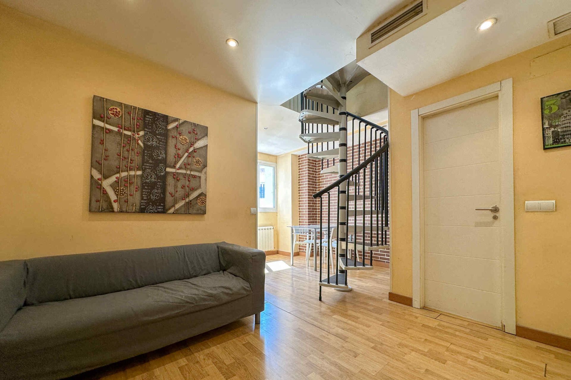 Duplex for sale in  Madrid Capital  with Air Conditioner, Heating and Storage room