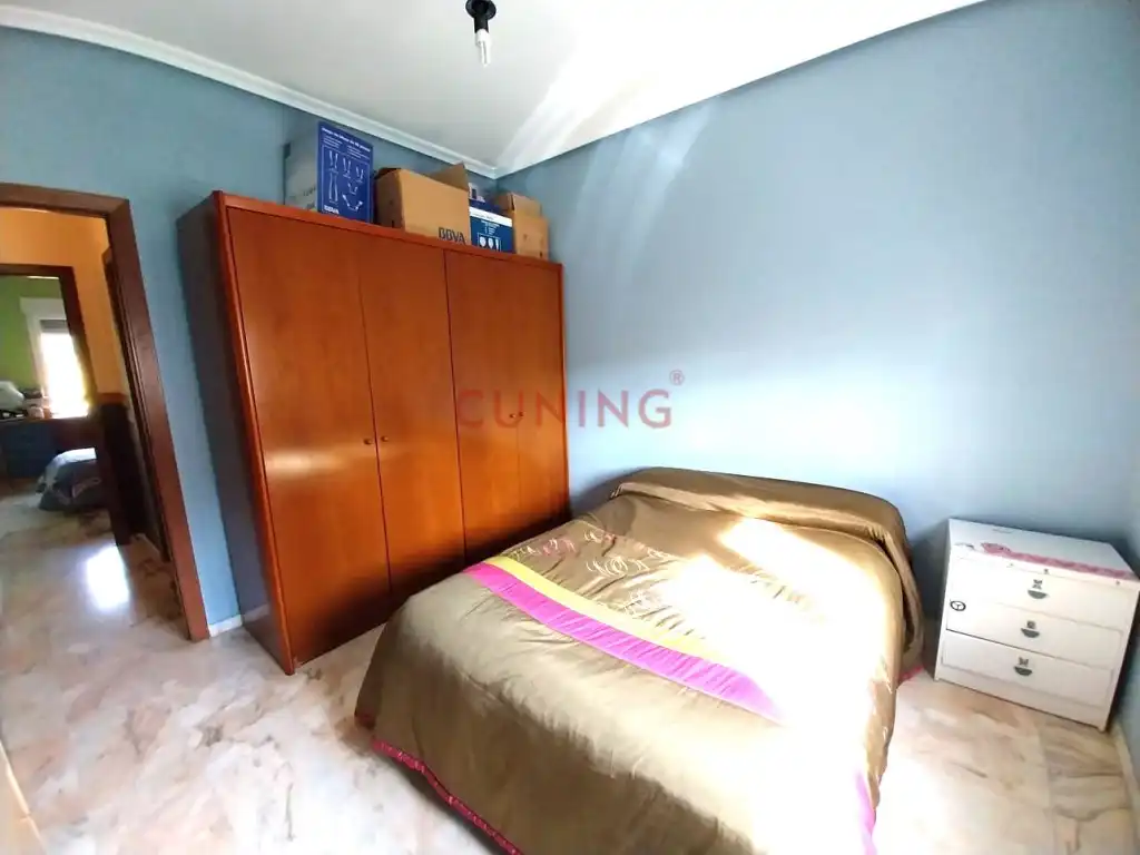 Dormitori de Casa o xalet en venda en Cáceres amb Jardí privat