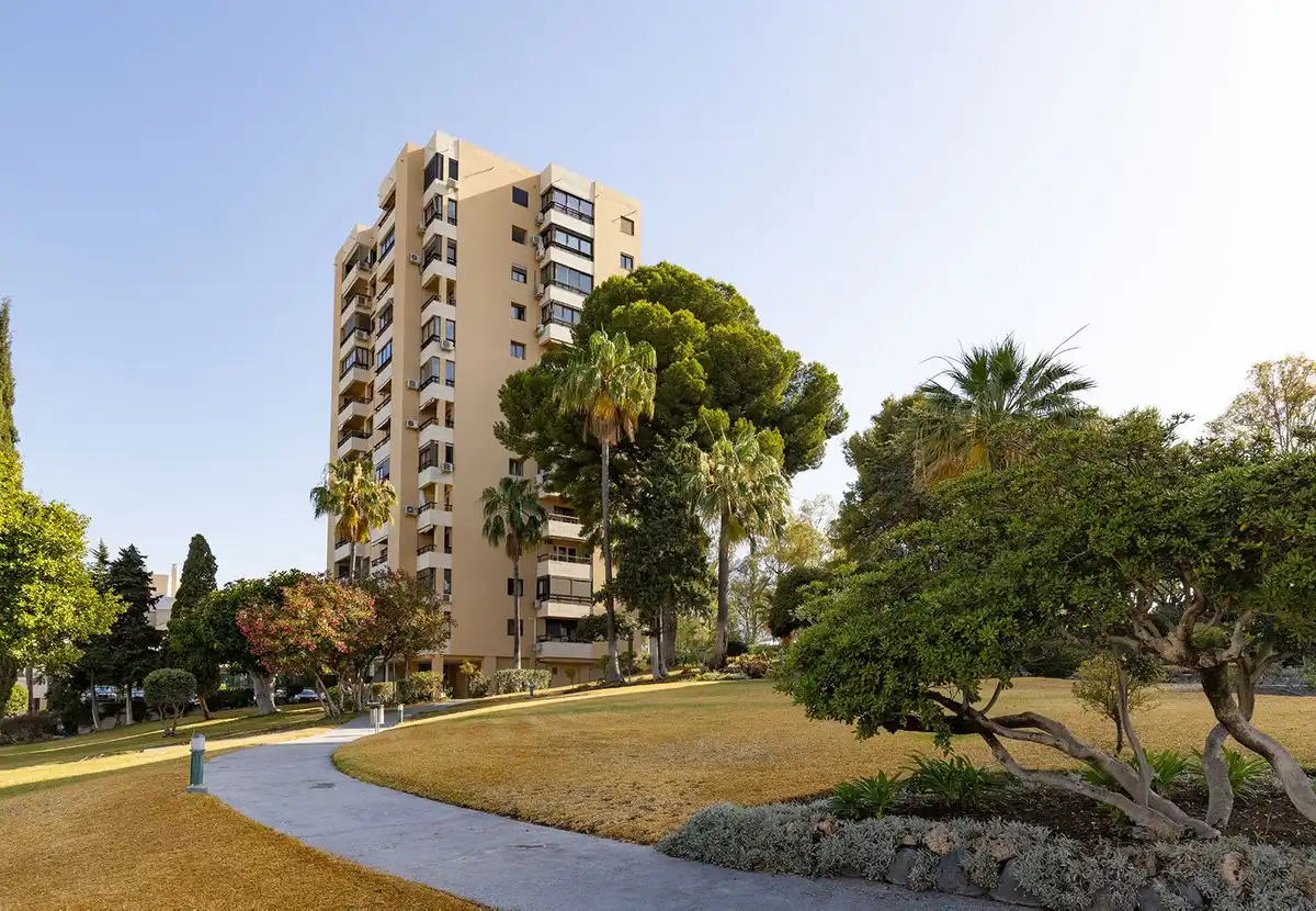 Vista exterior de Apartamento en venta en Marbella con Aire acondicionado, Amueblado y Horno