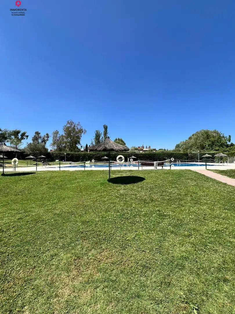Swimming pool of Flat for rent in Pozuelo de Alarcón  with Air Conditioner, Heating and Private garden