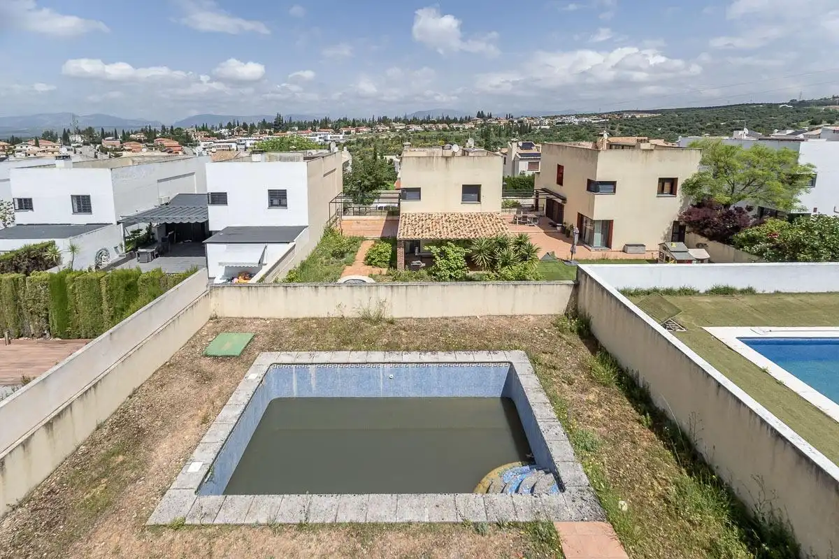 Casa adosada en venda a Albolote