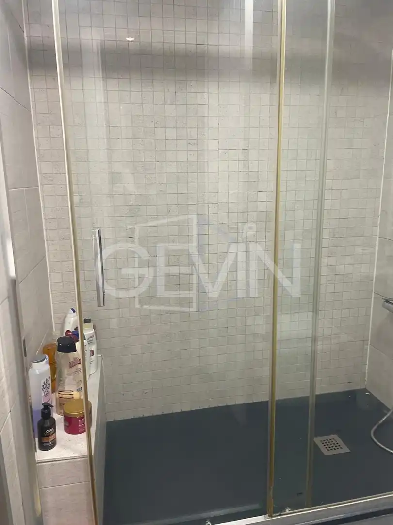 Bany de Pis en venda en Santa Perpètua de Mogoda amb Aire condicionat, Calefacció i Parquet