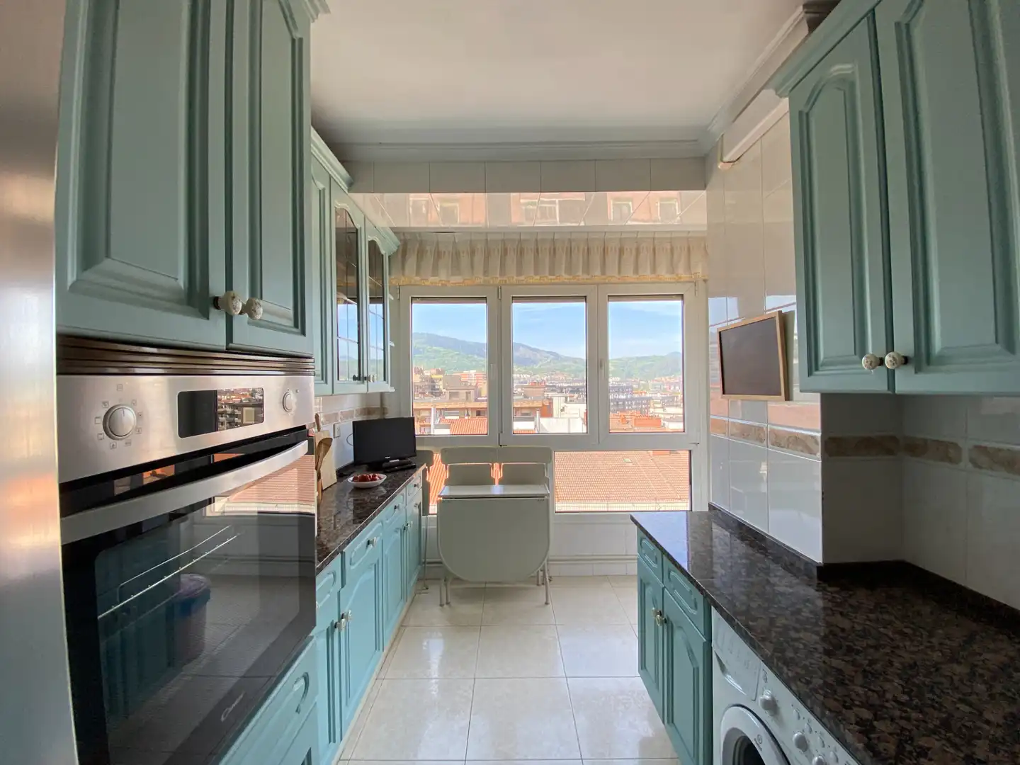 Cocina de Piso de alquiler en Bilbao  con Calefacción, Terraza y Amueblado