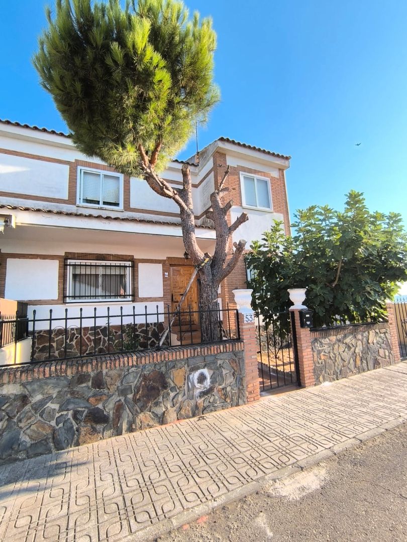 Vista exterior de Casa o xalet en venda en La Puebla de Montalbán amb Calefacció, Jardí privat i Terrassa