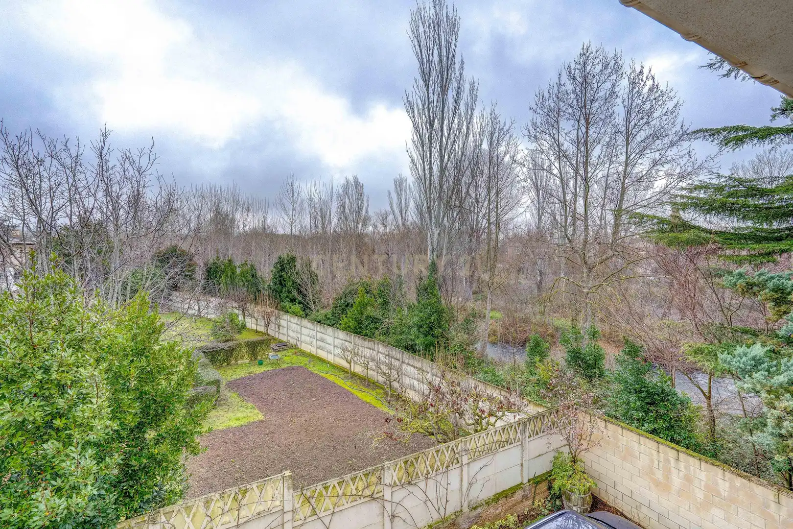 Garten von Einfamilien-Reihenhaus zum Verkauf in Anguciana mit Privatgarten, Abstellraum und Schwimmbad
