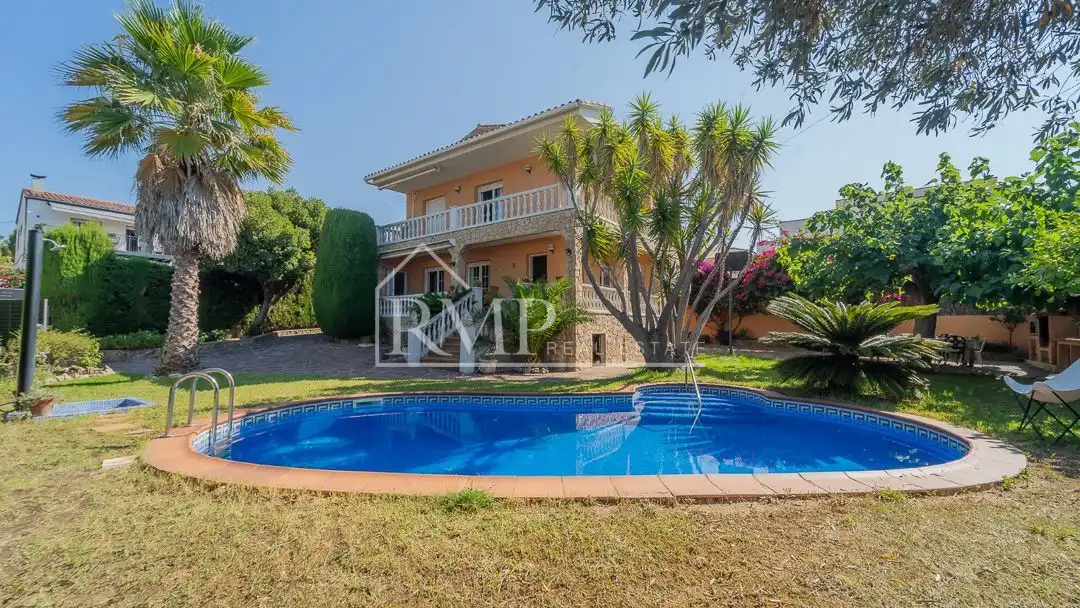 Casa con giardino in vendita a ripolles s/n