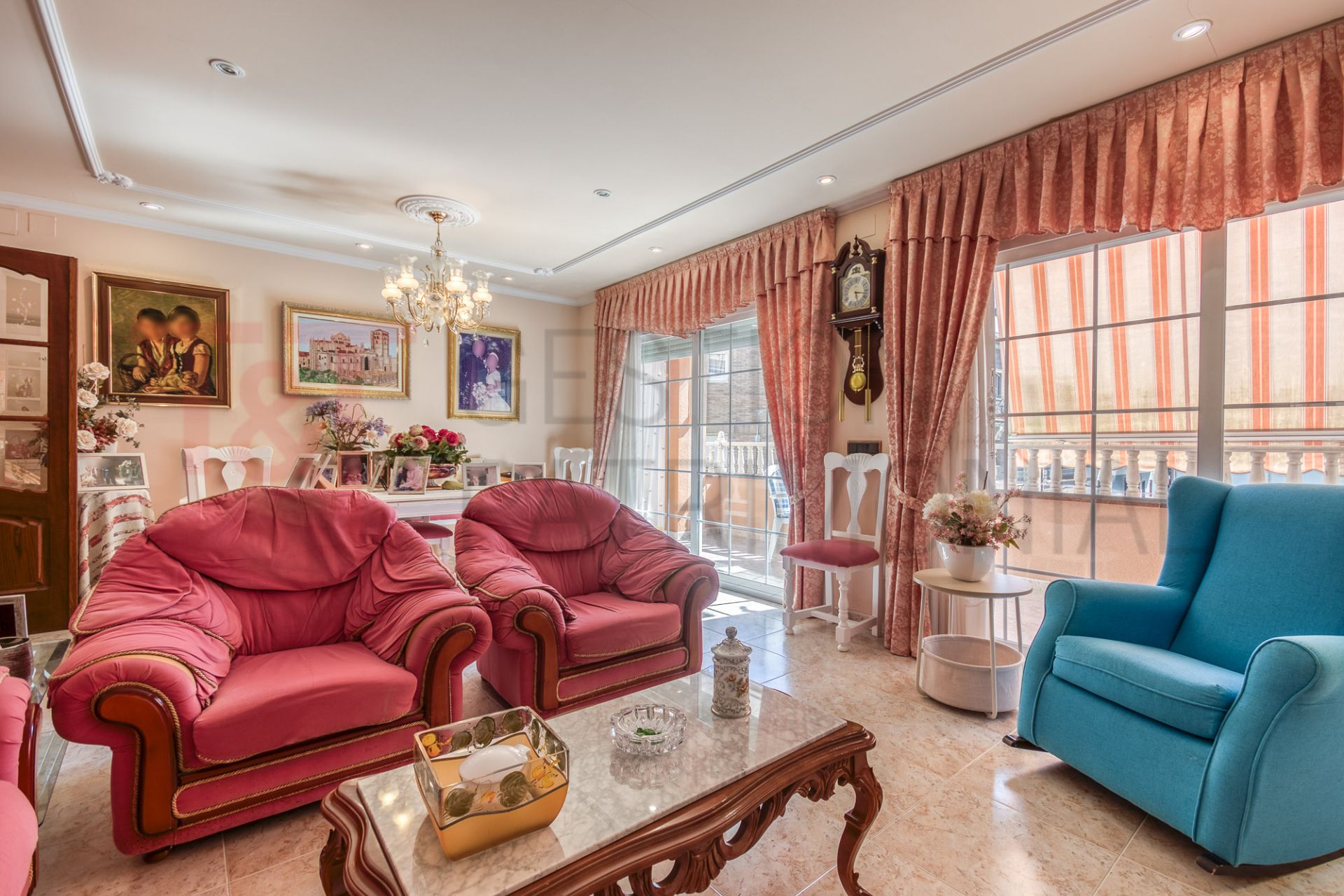 Sala d'estar de Casa o xalet en venda en Pineda de Mar amb Aire condicionat, Calefacció i Terrassa