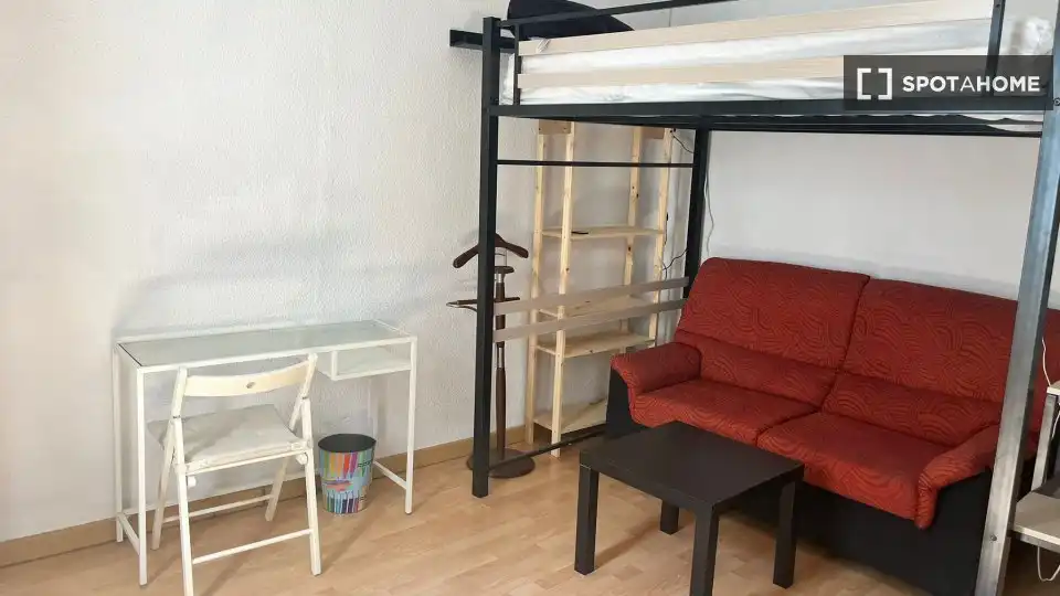Bedroom of Flat for share in Córdoba  with Air Conditioner, Heating and Terrace