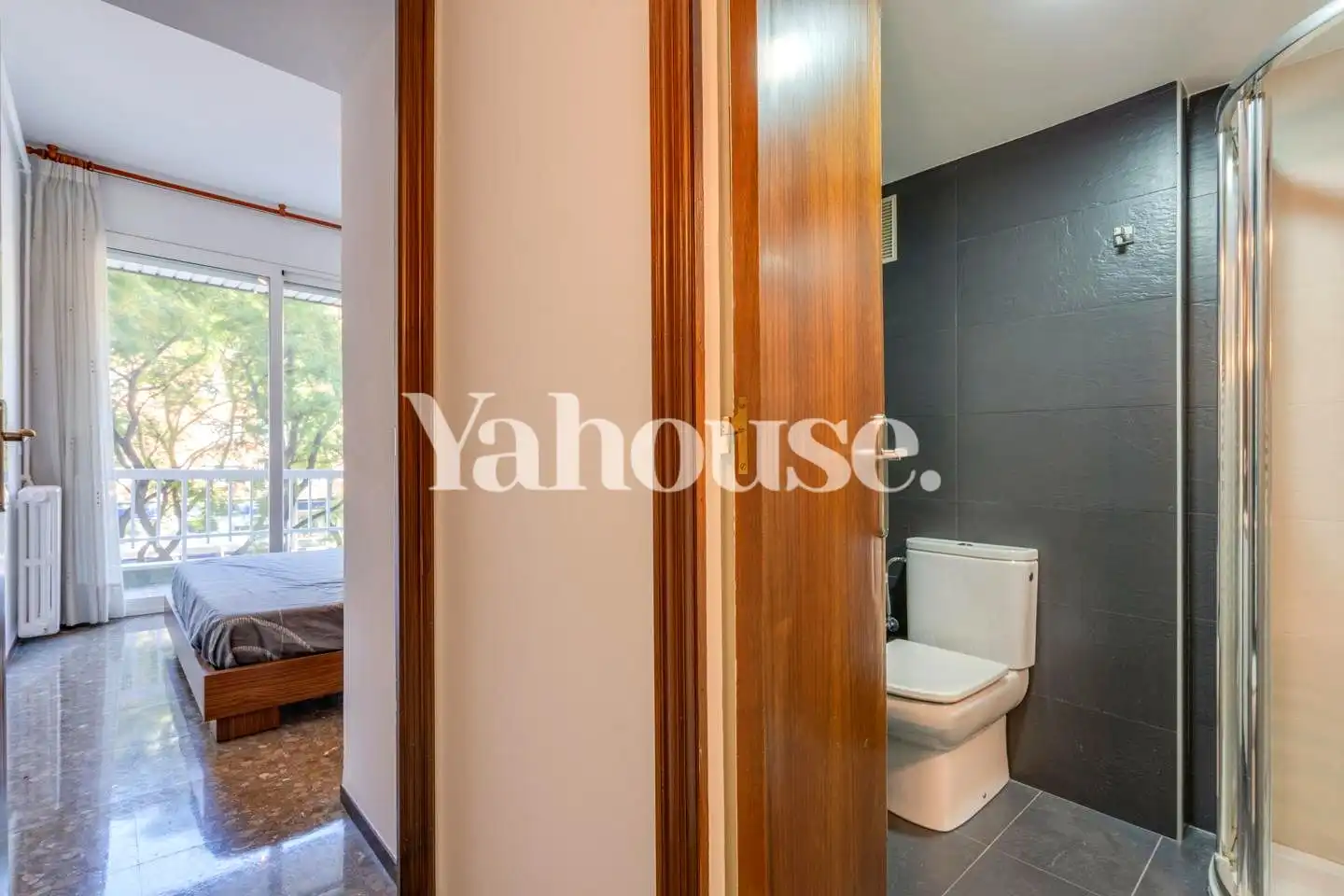 Badezimmer von Wohnung zum Verkauf in Barcelona mit Klimaanlage, Heizung und Terrasse