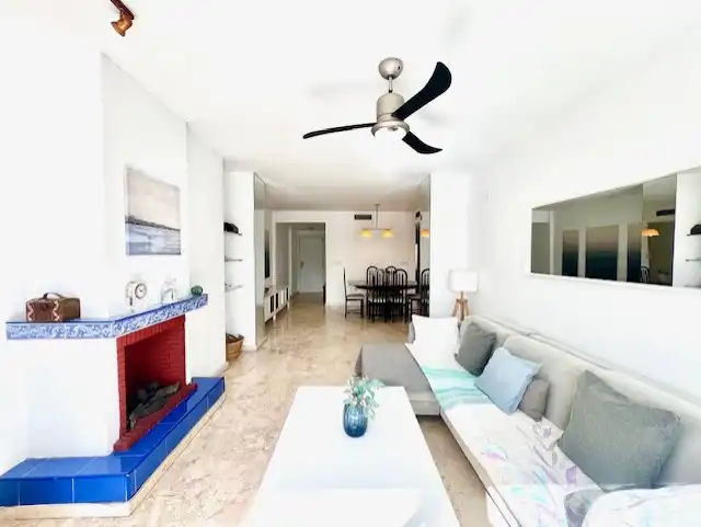 Sala de estar de Ático en venta en Marbella con Aire acondicionado, Terraza y Trastero