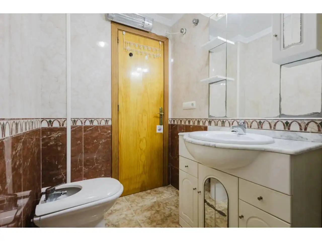 Baño de Apartamento en venta en Torrevieja con Aire acondicionado, Calefacción y Terraza