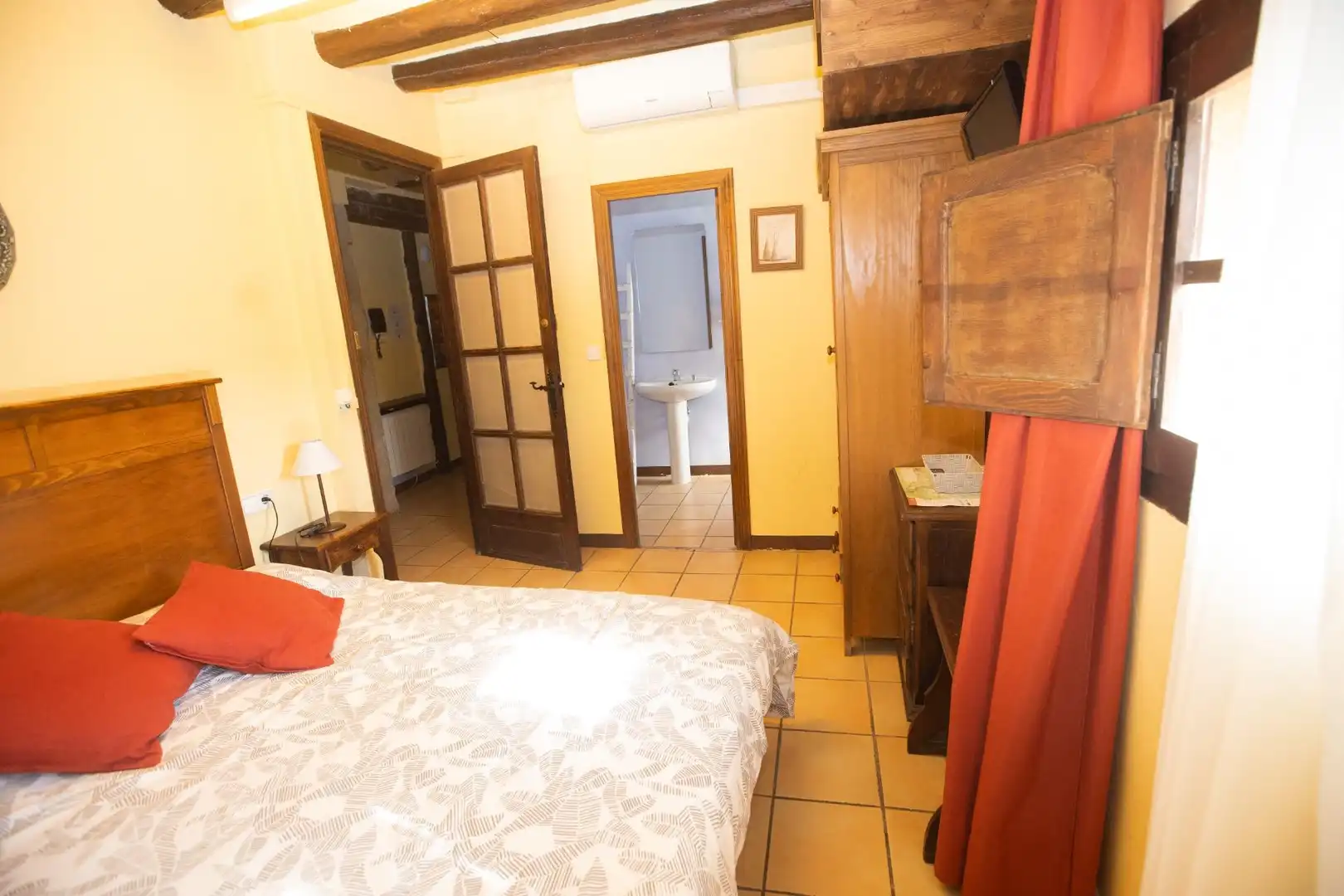 Schlafzimmer von Gebäude zum Verkauf in Siétamo