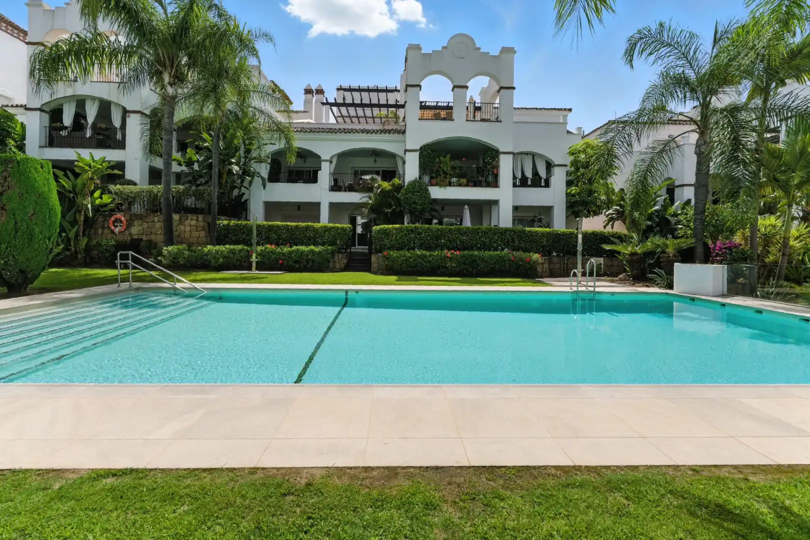 Vista exterior de Apartament de lloguer en Marbella amb Aire condicionat, Terrassa i Traster
