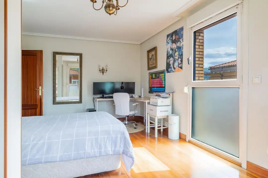 Schlafzimmer von Wohnung zum Verkauf in Irun  mit Heizung