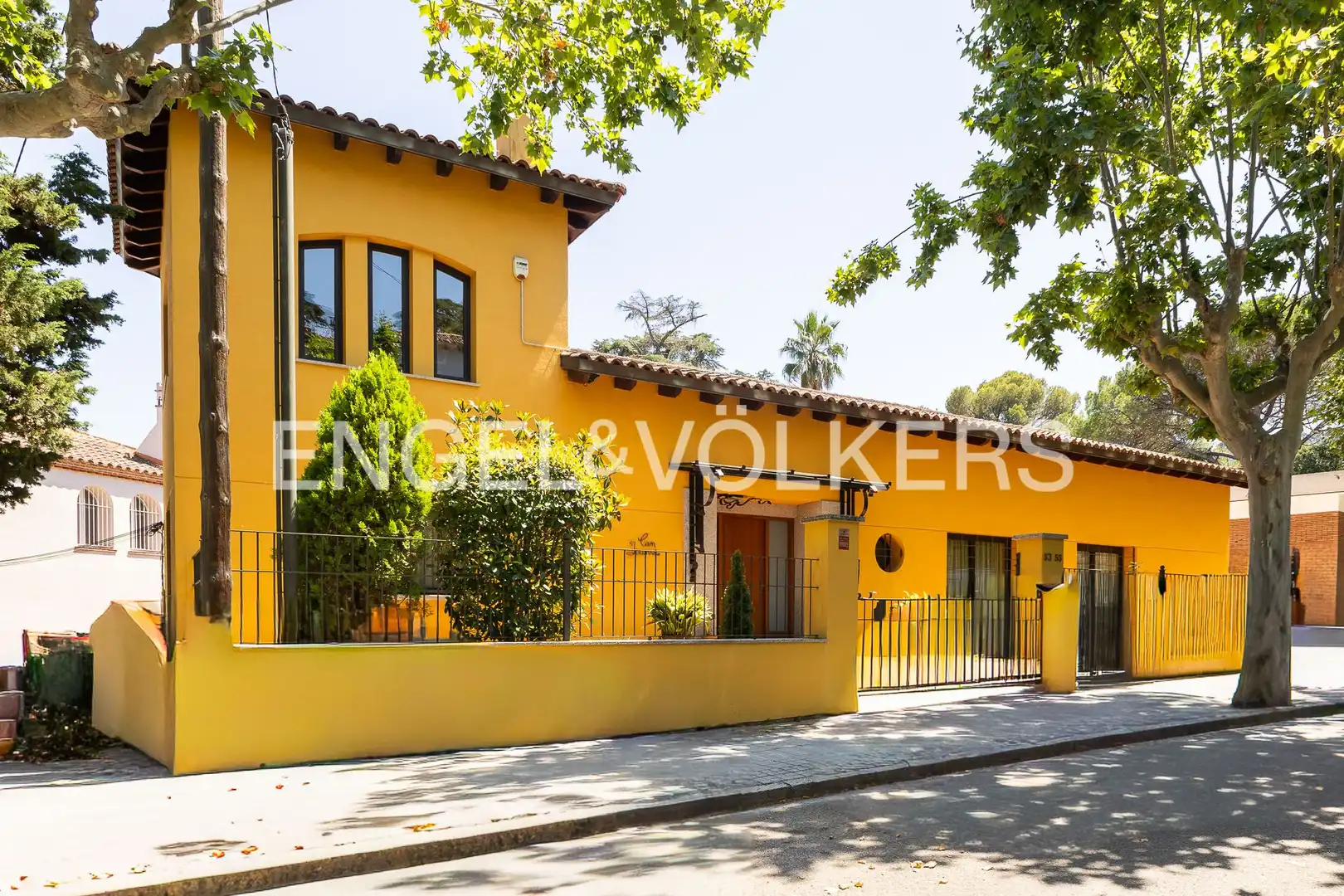 Casa con jardín en venta en Nucli Urbà