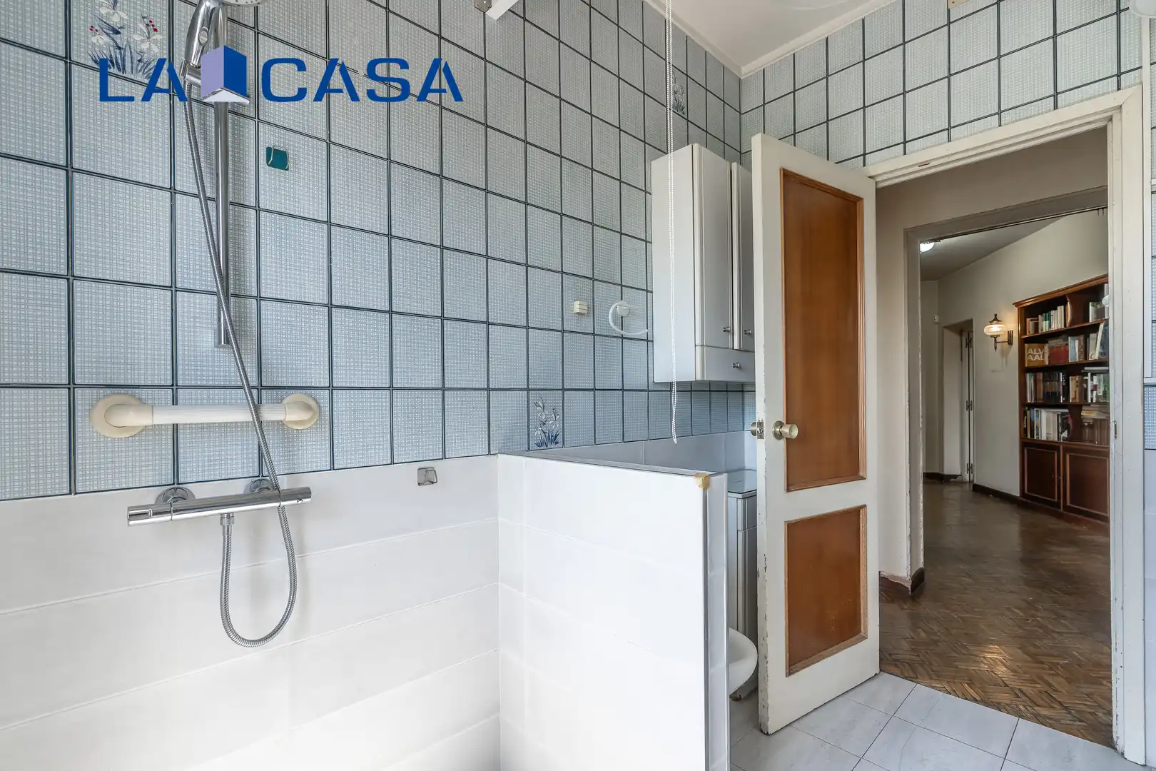 Baño de Piso en venta en Madrid con Calefacción, Terraza y Trastero