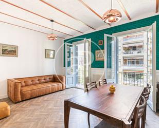 Living room of Flat to rent in  Barcelona Capital  with Air Conditioner, Heating and Furnished