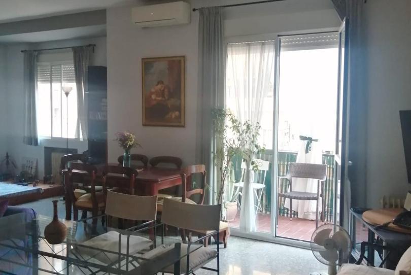 Foto 1 de Piso en venta en Calle Virgen de la Cinta, Los Remedios, Sevilla